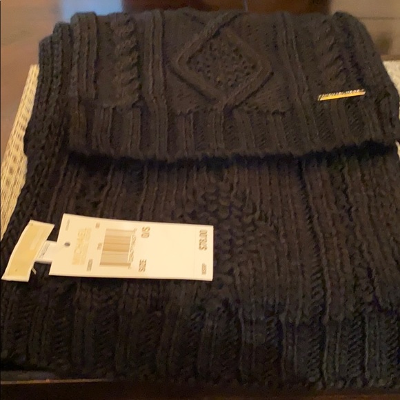 Michael Kors Accessories - Scarves